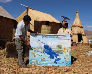 Uros eiland - uitleg door de gids en een bewoner