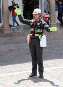 Cusco - Agente voor het regelen van het verkeer